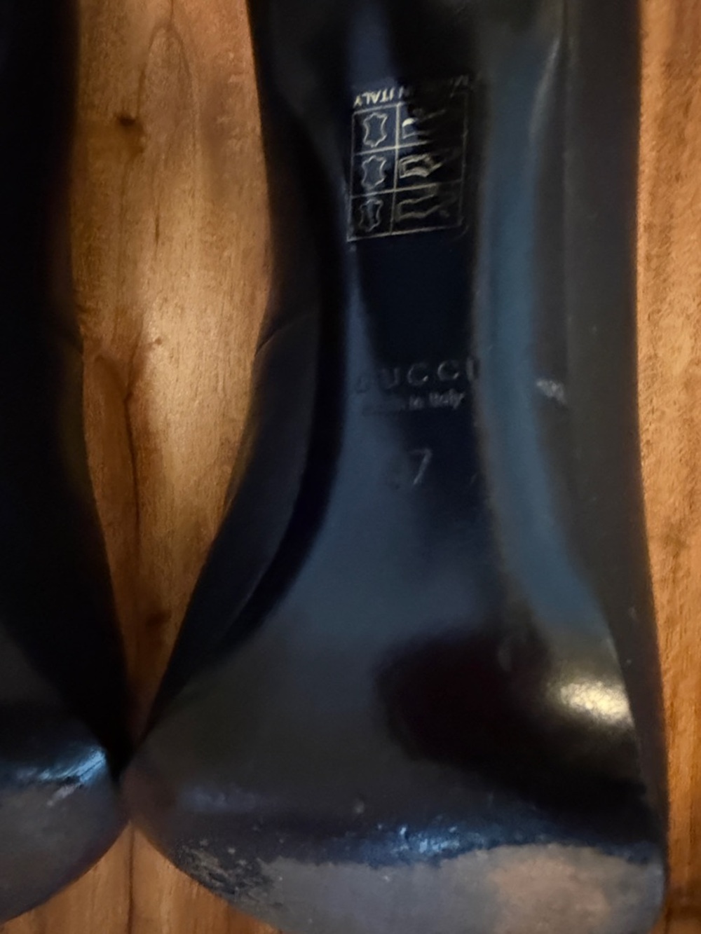 Gucci Black Leather Round-Toe Pumps - Picture 4 of 5